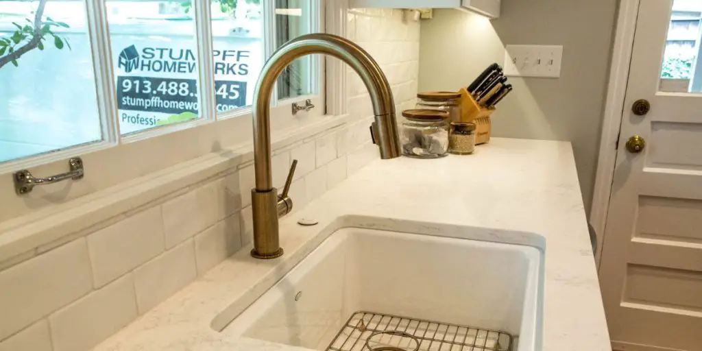 Delta Trinsic faucet champagne in bronze color